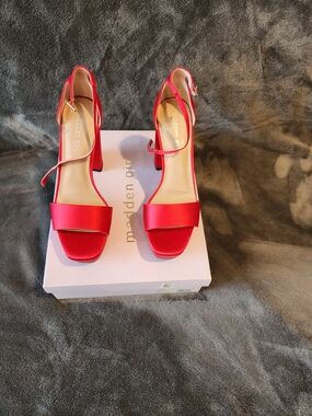 Madden Girl Red Satin Block Heel Sandals 9.5